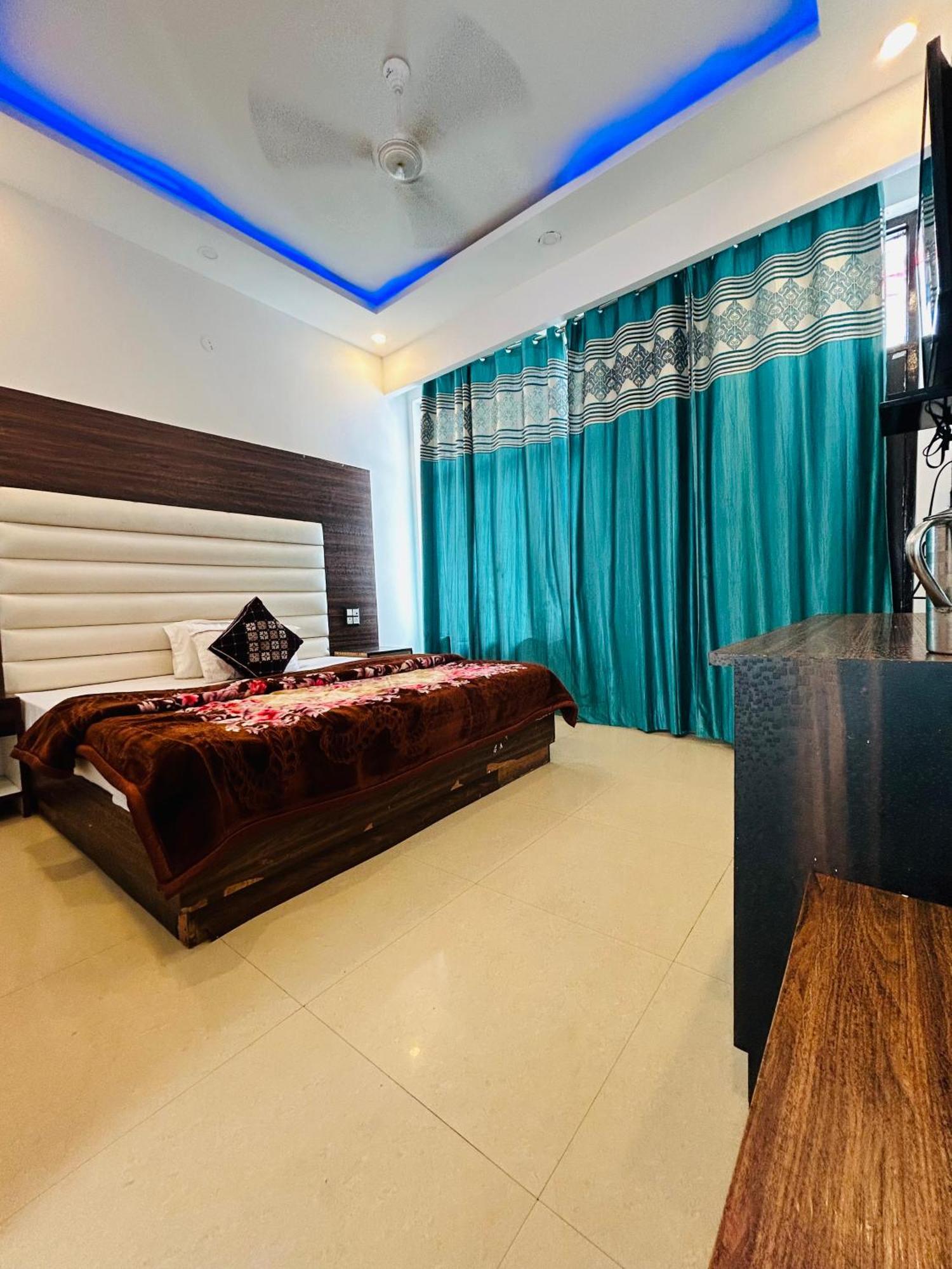 Rahul Hotel & Restaurant Масурі Екстер'єр фото