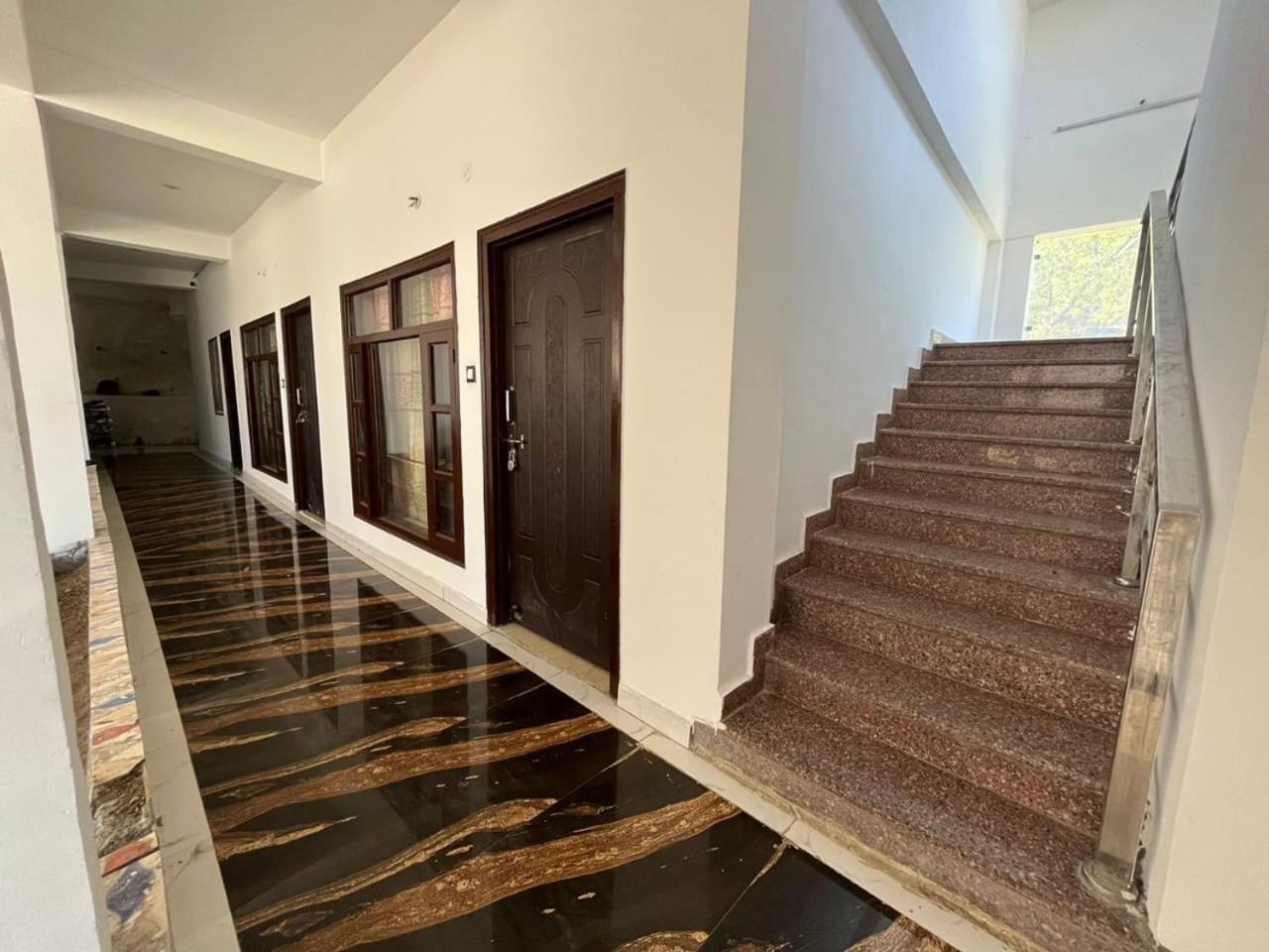 Rahul Hotel & Restaurant Масурі Екстер'єр фото