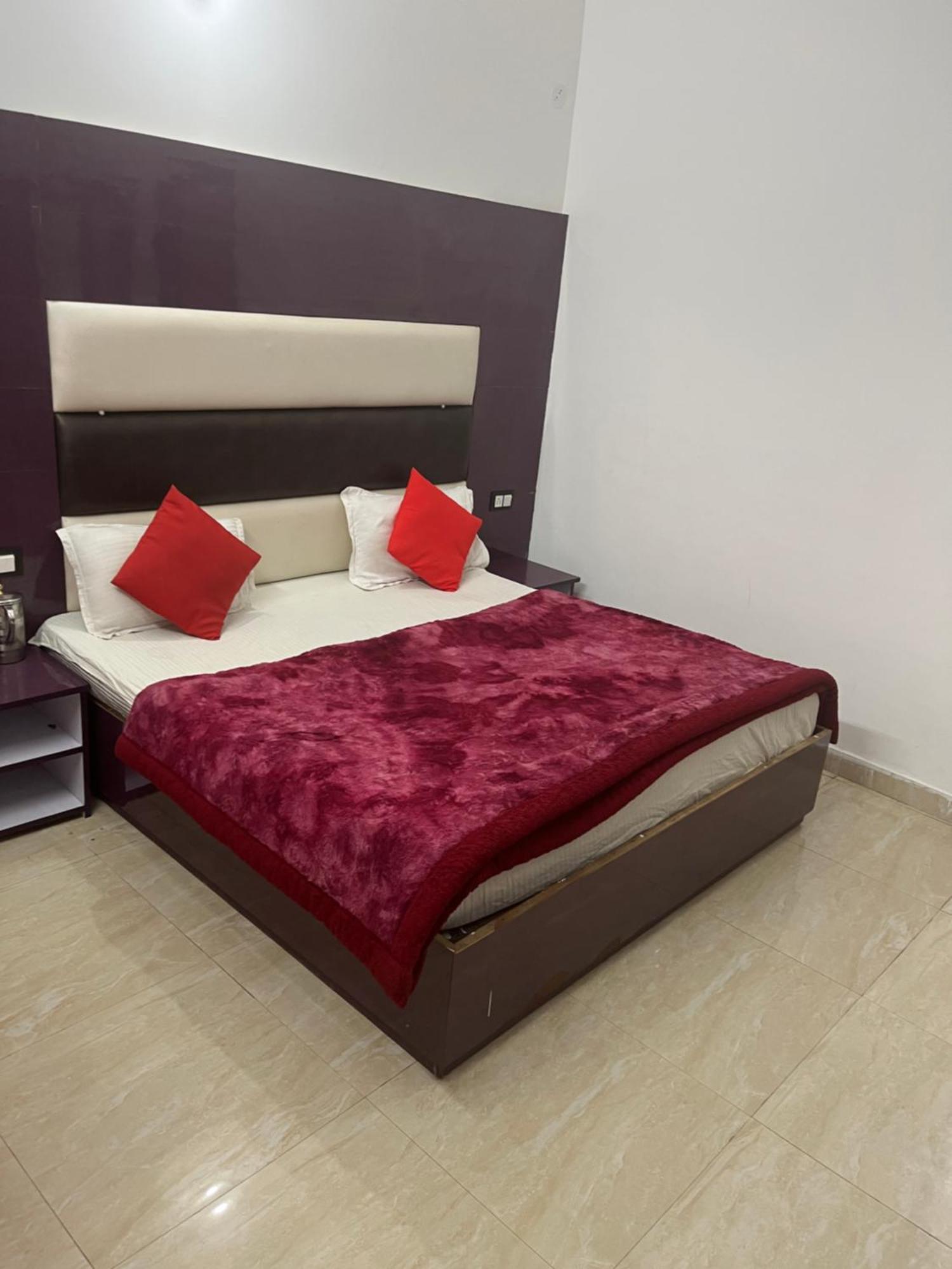 Rahul Hotel & Restaurant Масурі Екстер'єр фото
